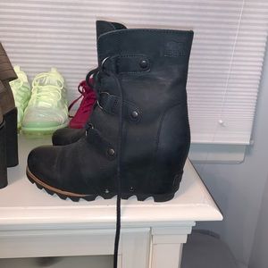 Sorel women’s 7.5 like new!! Joan of Arc boots